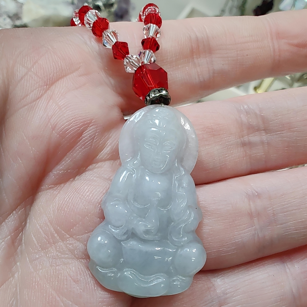 Vintage Carved Green Jadeite Gaunyin Pendant Necklace Red Clear Crystal Beads - Picture 4 of 14